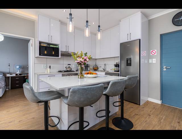 2 BEDROOM APARTMENT TO LET IN TABLE VIEW